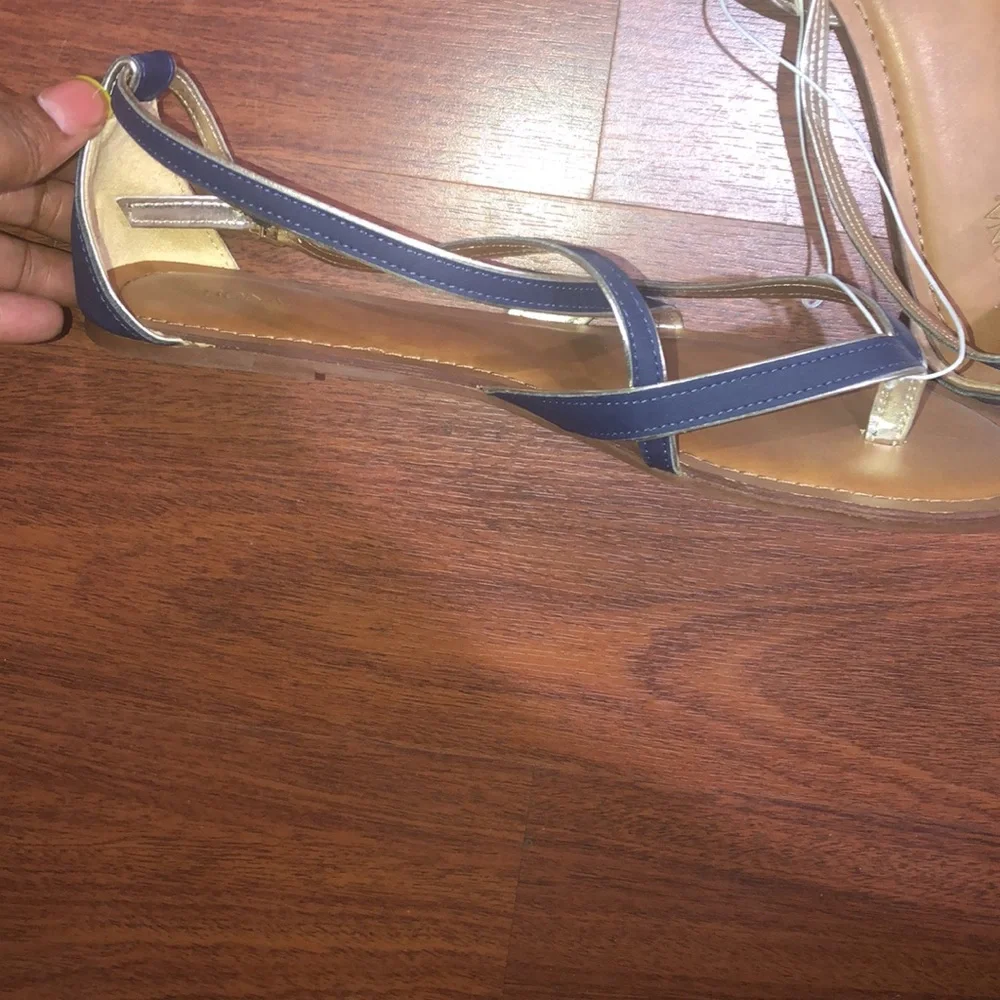 Cute thong Sandals - Picture 2 of 3